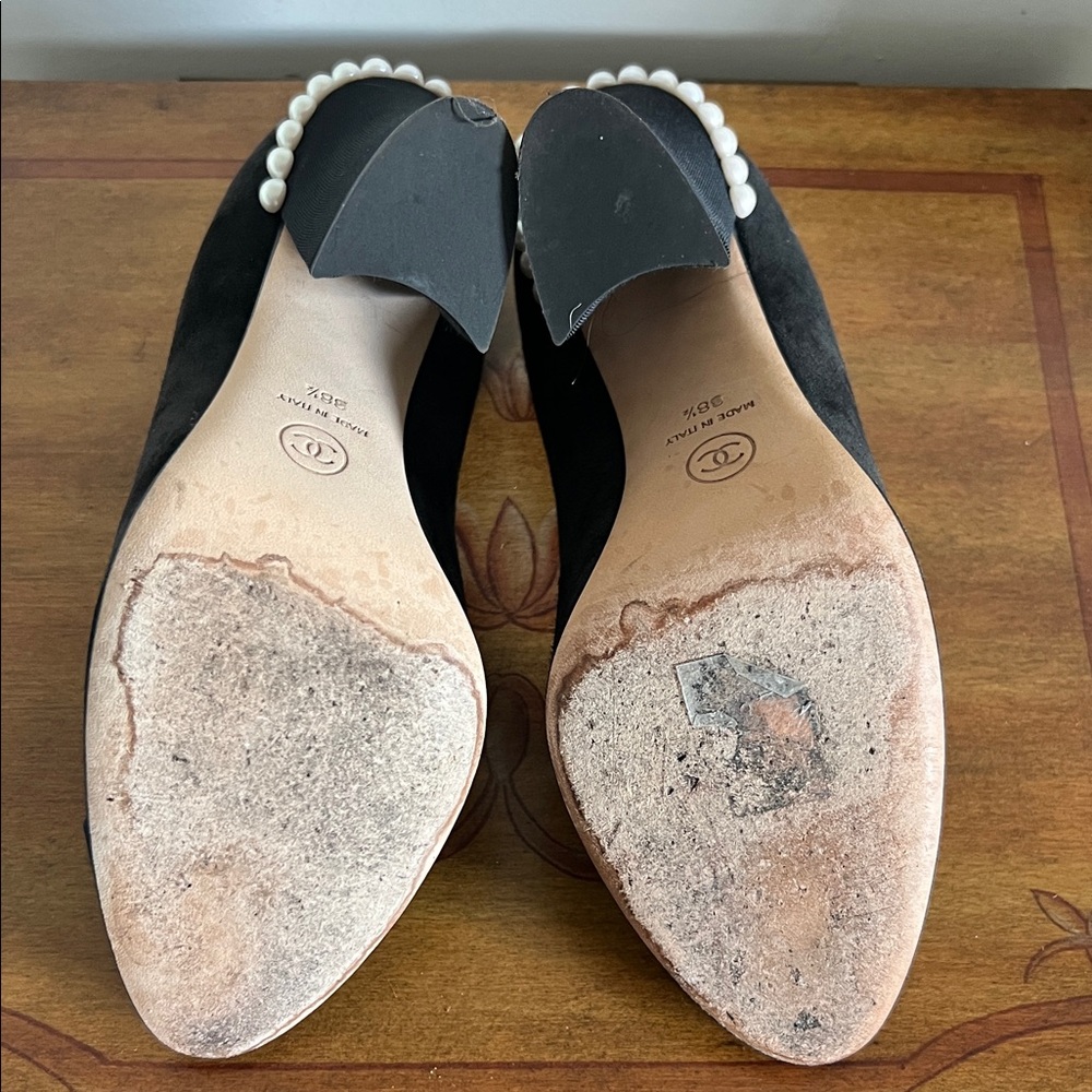 CHANEL Black Suede and Leather Cap-Toe Pumps - Picture 9 of 9